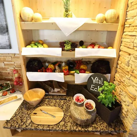 Elaya Steinplatte, Trademark By Wyndham