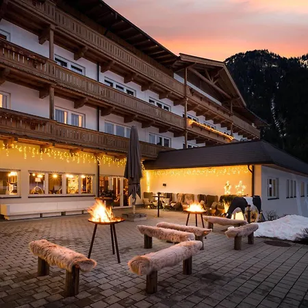 호텔 Kuhotel Steinplatte, Trademark Collection By Wyndham 4*