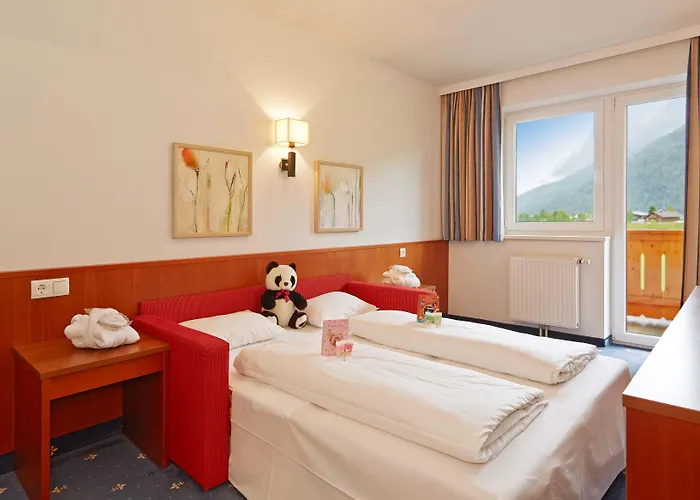 Elaya Steinplatte, Trademark By Wyndham