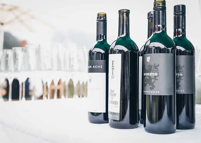 Elaya Steinplatte, Trademark By Wyndham