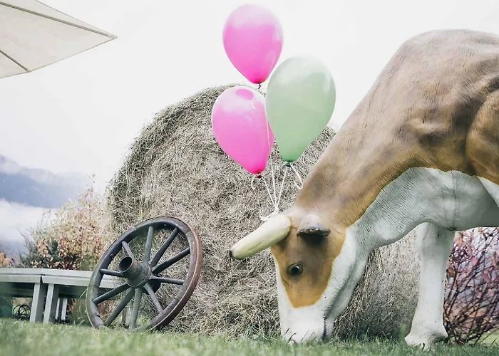 Elaya Steinplatte, Trademark By Wyndham מלון וואידרינג