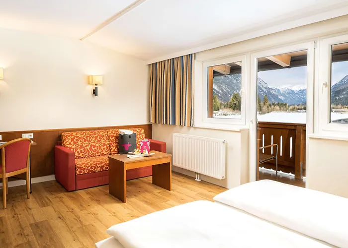 Elaya Steinplatte, Trademark By Wyndham