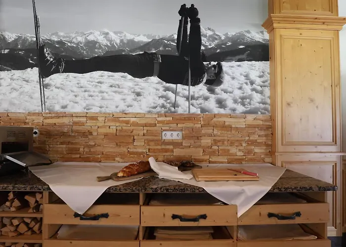 Elaya Steinplatte, Trademark By Wyndham