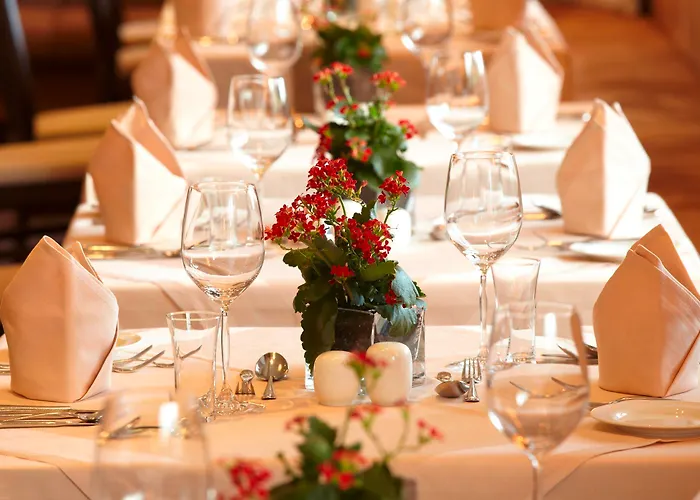 Elaya Steinplatte, Trademark By Wyndham וואידרינג