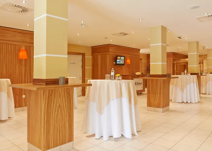 Elaya Steinplatte, Trademark By Wyndham