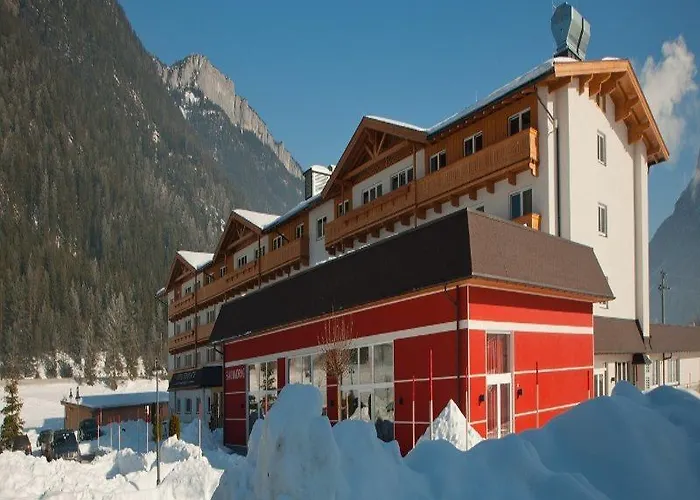 Elaya Steinplatte, Trademark By Wyndham וואידרינג